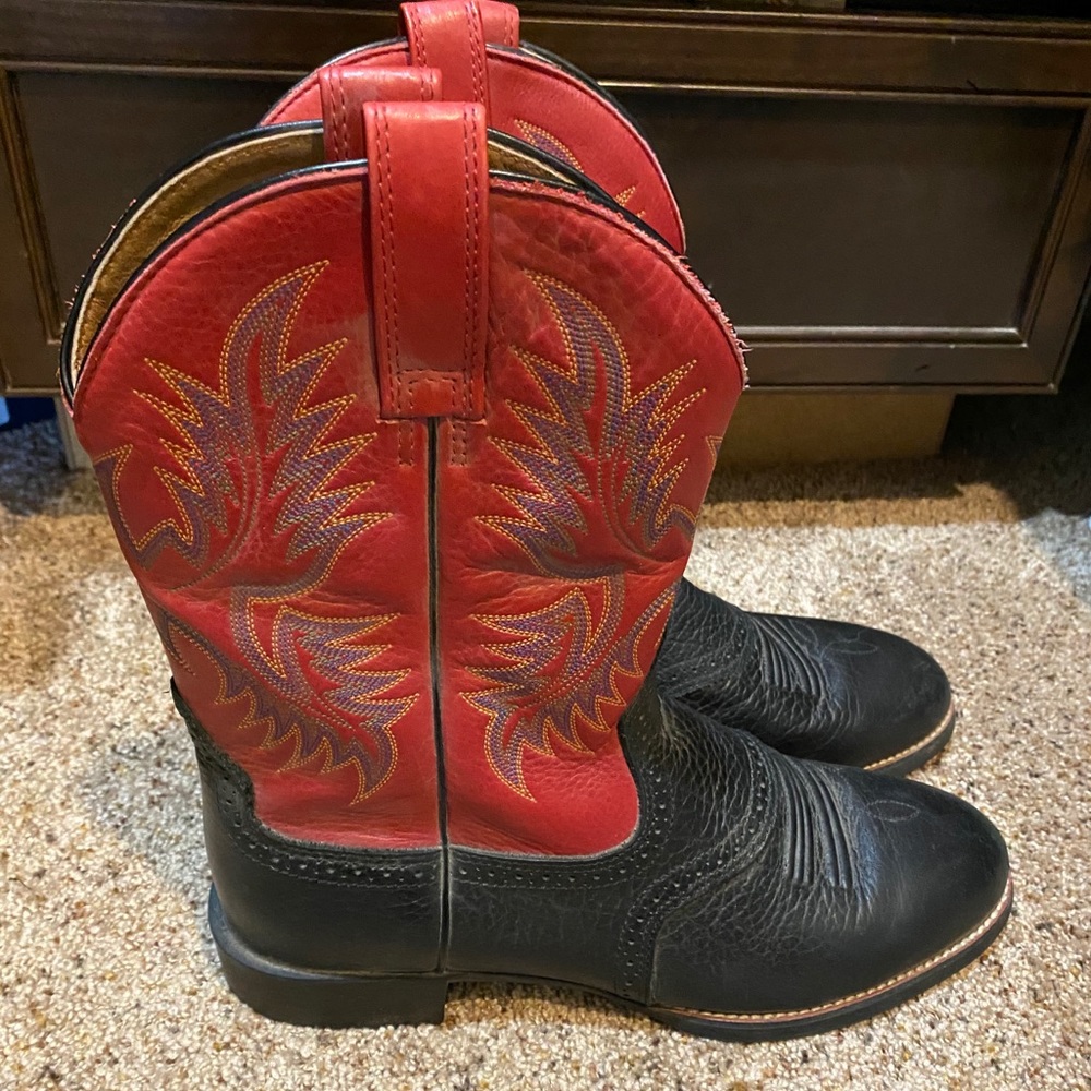 Men’s size 12 EE Ariat Boots